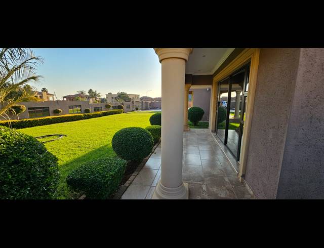 5 BEDROOM HOUSE FOR SALE IN SERALA VIEW